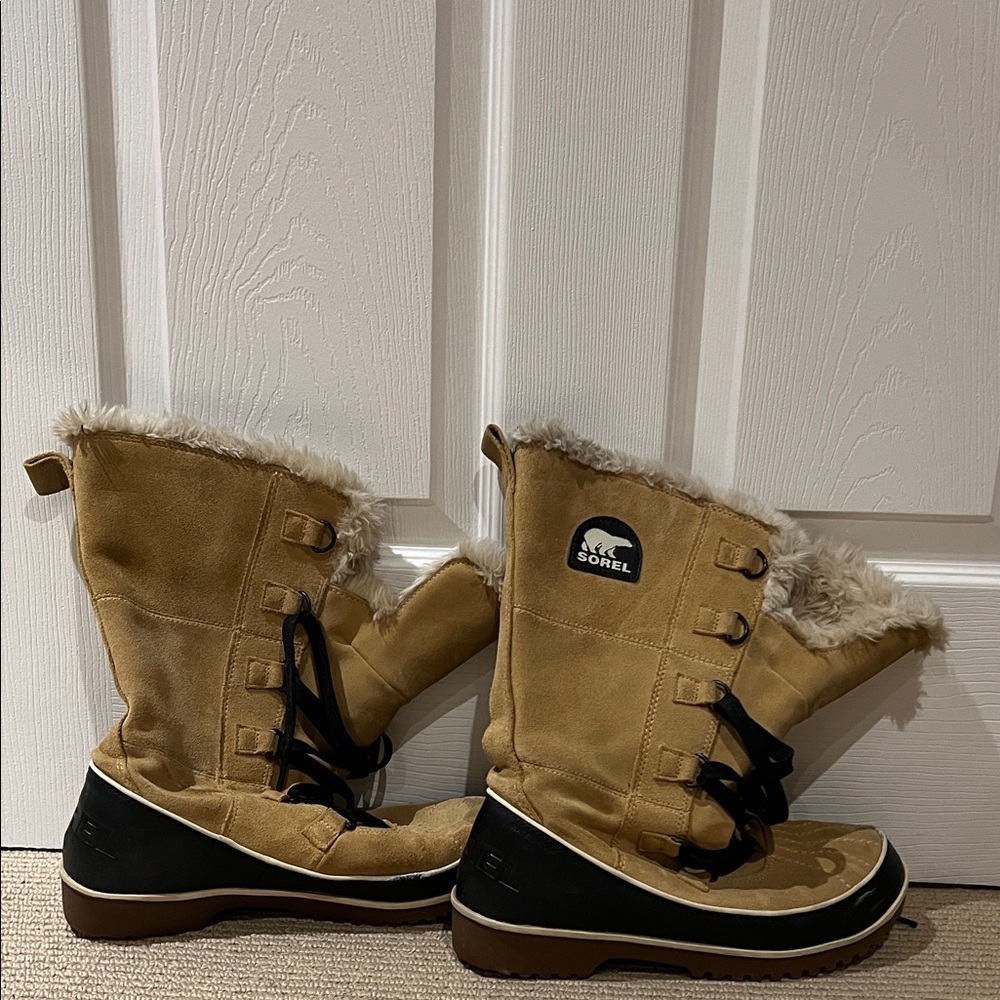 Sorel Women's Tan and Black Winter Boots